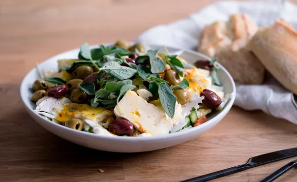 Blumenkohlsalat mit Safranvinaigrette und Extra cremiger White