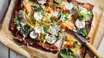 Pizza bianca med primörer