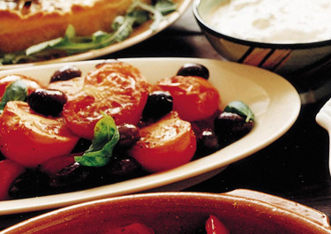 Paistetut tomaatit basilikakastikkeella