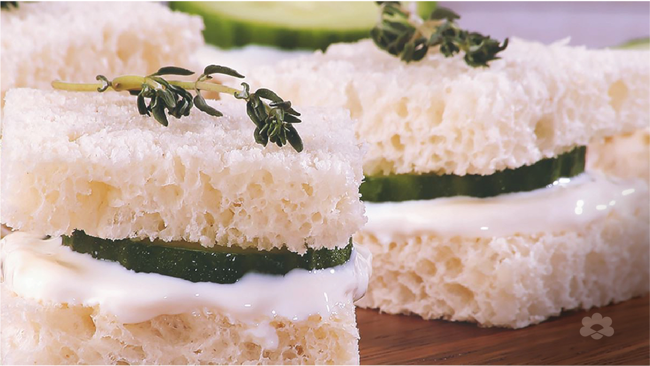 سندويتشات الشاي بجبنة بوك مع الخيار