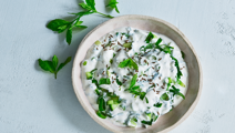 Raita met yoghurt en komkommer