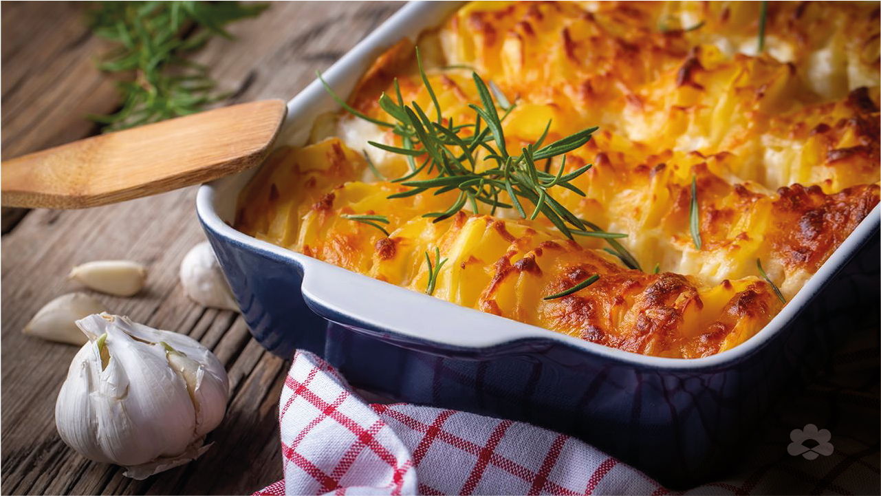 غراتان البطاطس بصلصة الأجبان الأربعة