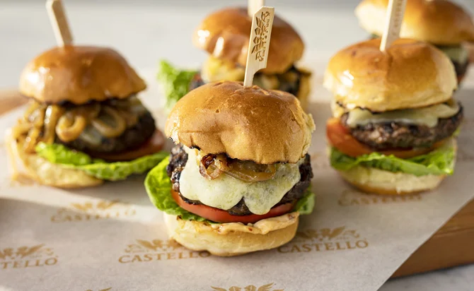 SLIDERS WITH CREAMY HAVARTI CHEESE AND CHIPOTLE MAYONNAISE