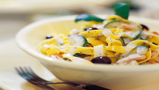 Zucchinipasta med skinka