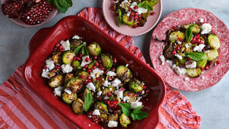 Rostad brysselkål med getost, pistagenötter och granatäpple