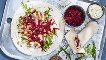 Wrap med kyckling, rucola och rödbetor