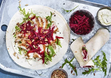 Wrap med kyckling, rucola och rödbetor