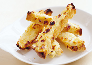 Juustoiset leipätikut