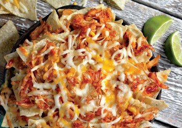Σπιτικά πικάντικα nachos με τριμμένα τυριά