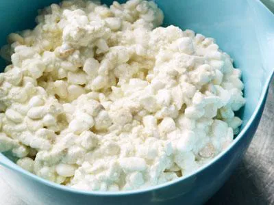 Cottage cheese får en helt ny, spännande smak när den röks i en aburök.