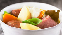 Pot au feu mausteisista makkaroista