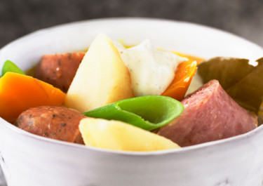 Pot au feu mausteisista makkaroista
