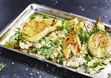 Cheddarbakad fänkål med krämig bulgur