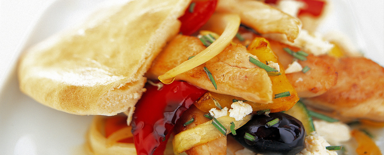 Grekisk sallad med grillad kyckling