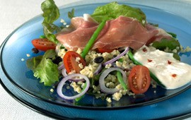Bulgur-kinkkusalaatti