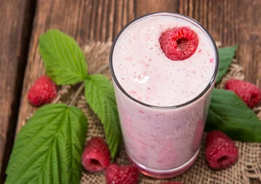 Date Milk with Vanilla and Raspberry