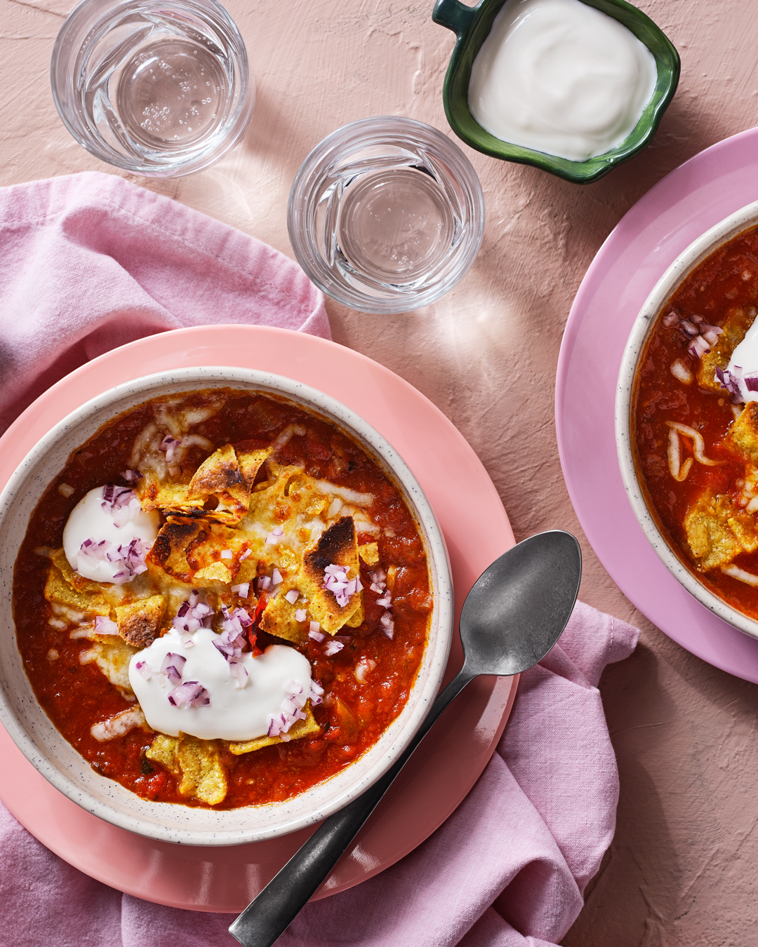 Gratinoitu tomaattikeitto nachoilla