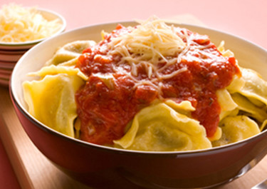 Raviolit tomaattikastikkeessa