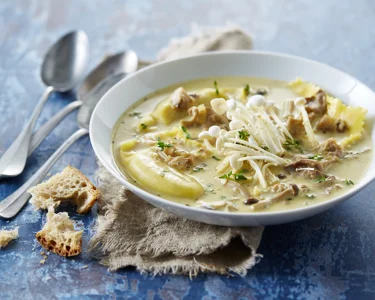 Pilzsuppe mit Ravioli