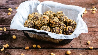 Protein balls with peanut butter