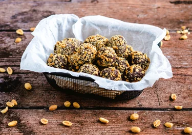 Protein balls with peanut butter