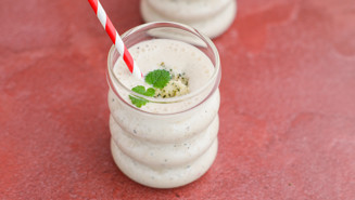 Banaani-kaurapirtelö maapähkinävoilla