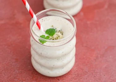Bananen-Hafer-Shake mit Erdnussbutter