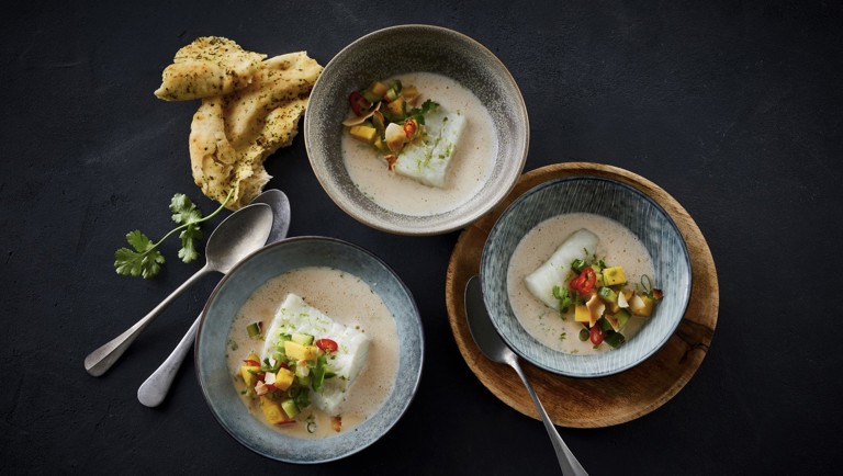 Gember-citroengras soep met kabeljauw en mangosalade