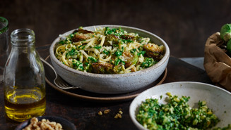 Pasta med rostad brysselkål och grönkålspesto