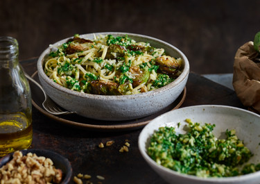 Pasta med rostad brysselkål och grönkålspesto