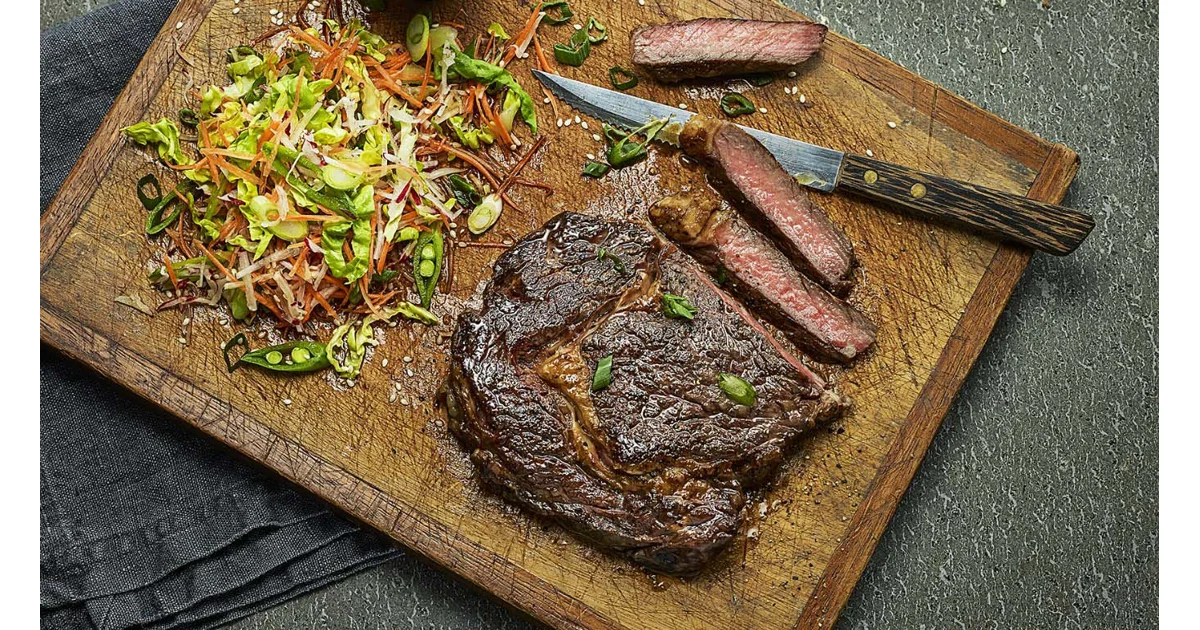 STEK RIB EYE Z SAŁATKĄ COLESLAW