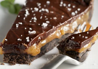 Chocolate Cake with Daim and Caramel