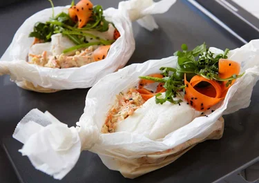 Fisk i paket med rucola