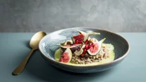 Bovetegröt med golden milk och fikon