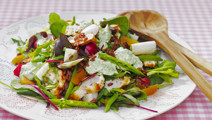 Sallad med primörer, råris och rucolakräm