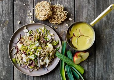 Wok med stegte nudler og torsk
