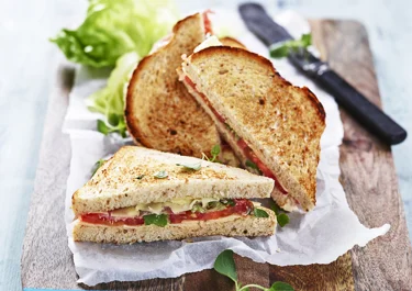 Toast på rotfruktsbröd