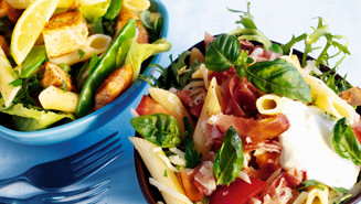 Muunneltava lämmin pastasalaatti