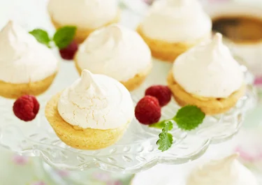 Hallongrottor med maräng