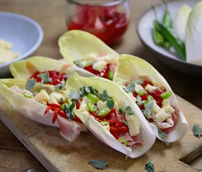 Endive with parma ham, grilled peppers and Havarti
