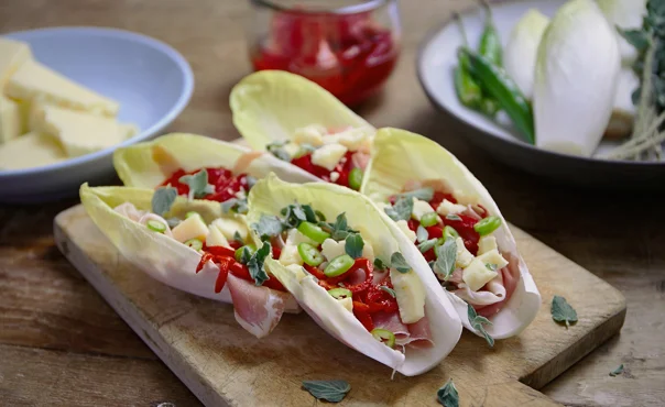 Endive with parma ham, grilled peppers and Havarti