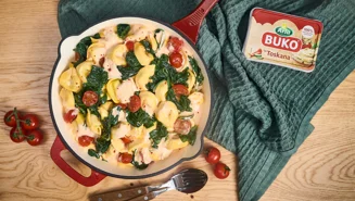 Tortellini-Pfanne mit Tomaten und Spinat