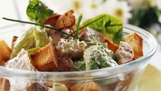 Krämig kycklingsallad med ost