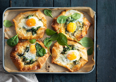 Filodegsrutor med skinka och ägg