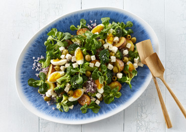 Kartoffelsalat med æg og oliven