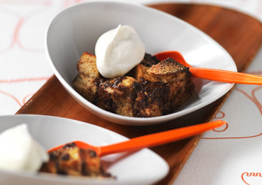 Bread pudding with bananas and chocolate