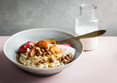 Apple cinnamon oatmeal