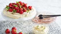 Mascarponekräm med färska jordgubbar
