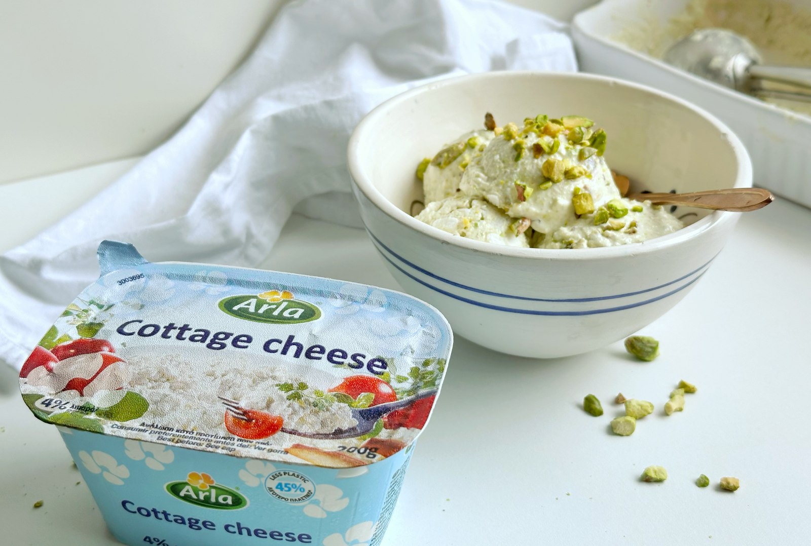 Helado de queso cottage Arla con pistachos