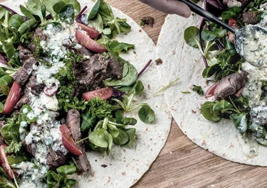 Burritos de cordero al pesto con Arla Apetina